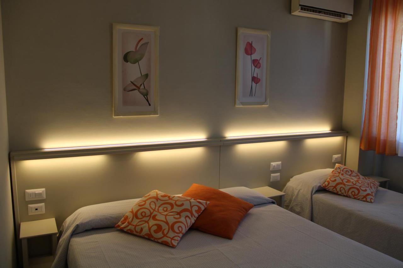 Twin Room,1089330016:JPEG