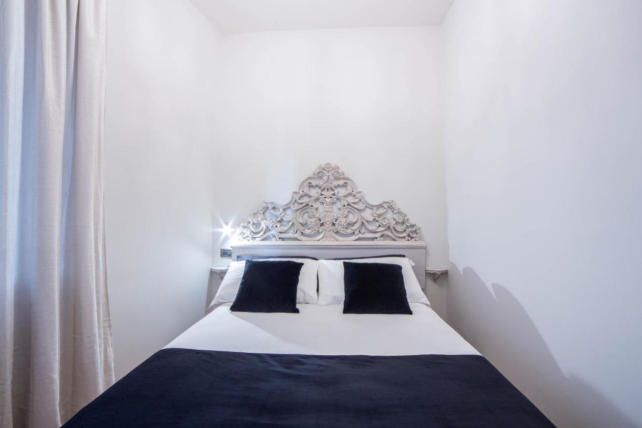 Double Room Private External Bathroom