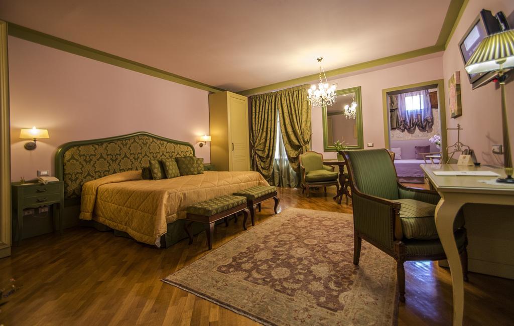 Junior Suite,110374620:JPEG