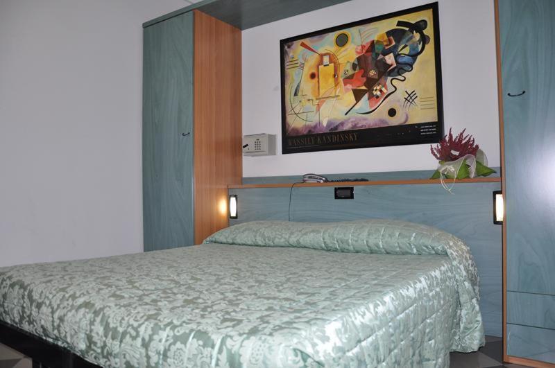 Single Room,1109061756:JPEG
