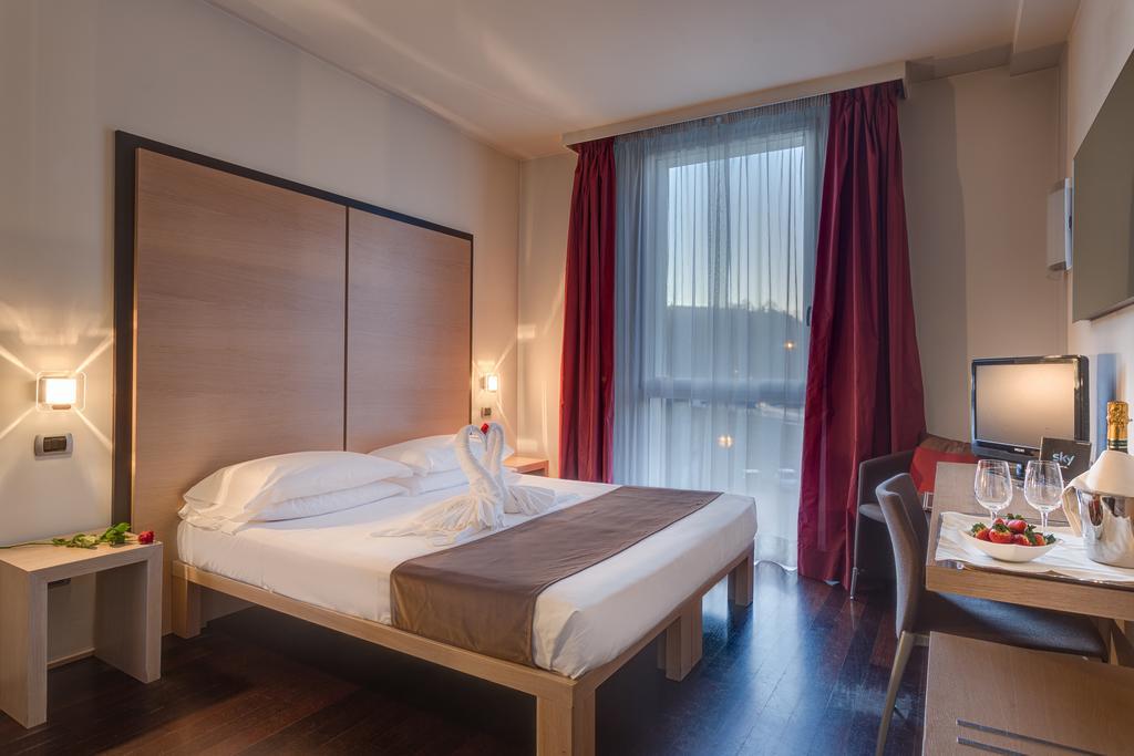 Comfort Queen Room,1279794901:JPEG