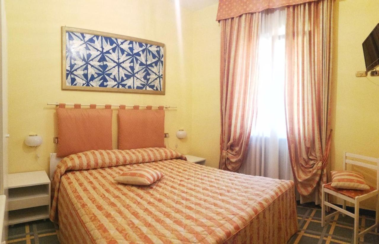Standard Double Room,1127484816:JPEG