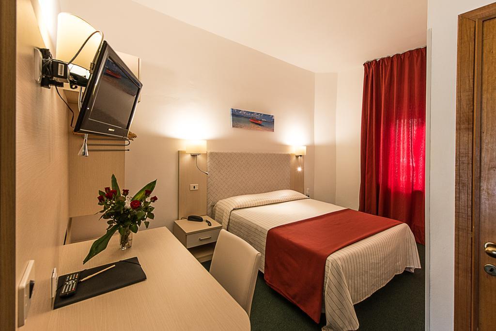 Double or Twin Room,1592069438:JPEG