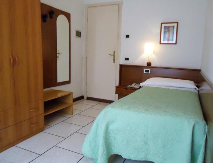 Single Room,1586122765:JPEG