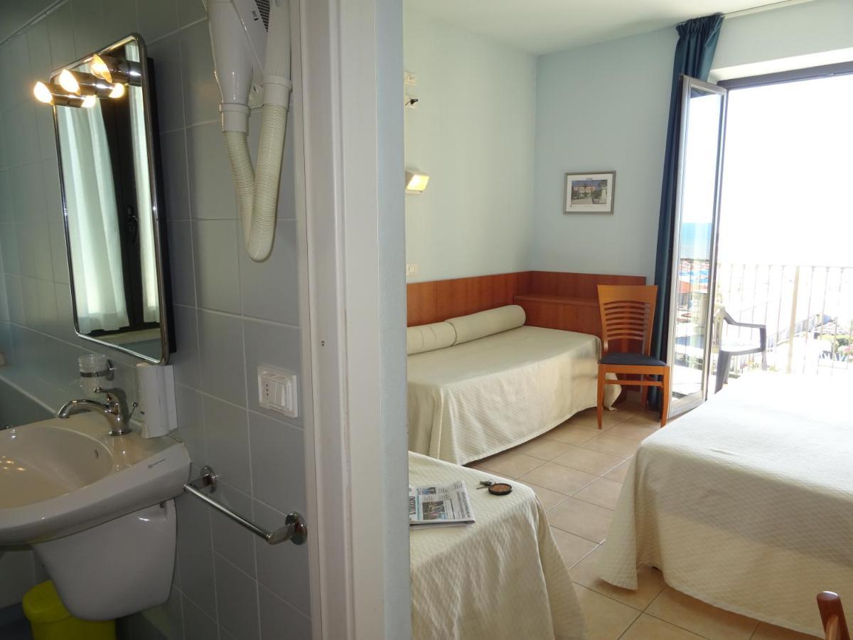 Quadruple Room Balcony Sea View