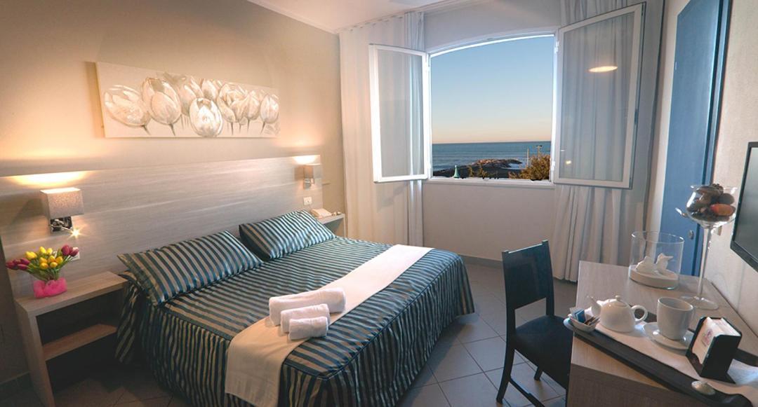 Double or Twin Room Sea View