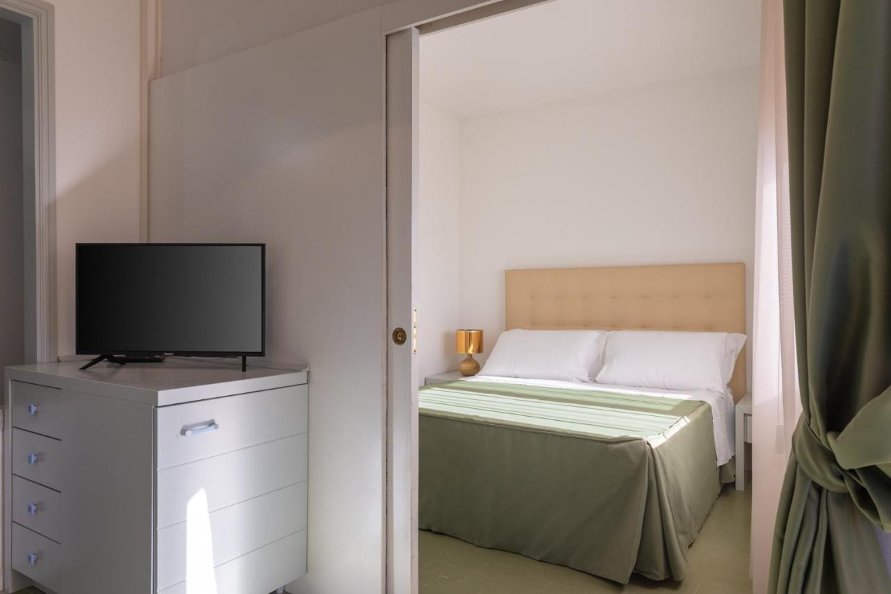 One-Bedroom Apartment,1204469248:JPEG