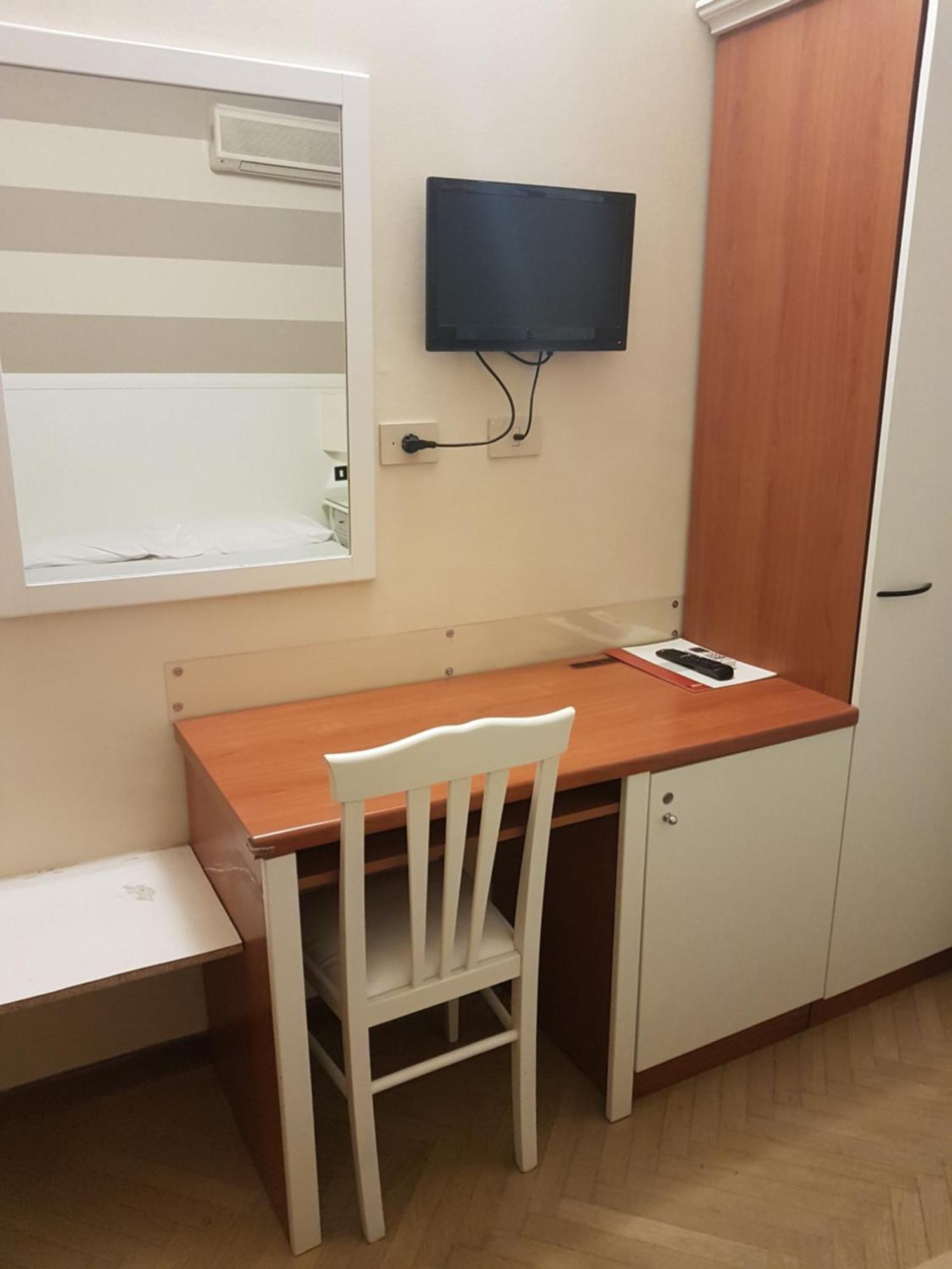 Single Room,888564589:JPEG