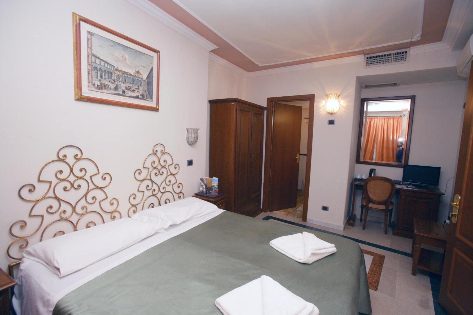 Double or Twin Basic Room,1209511399:JPEG