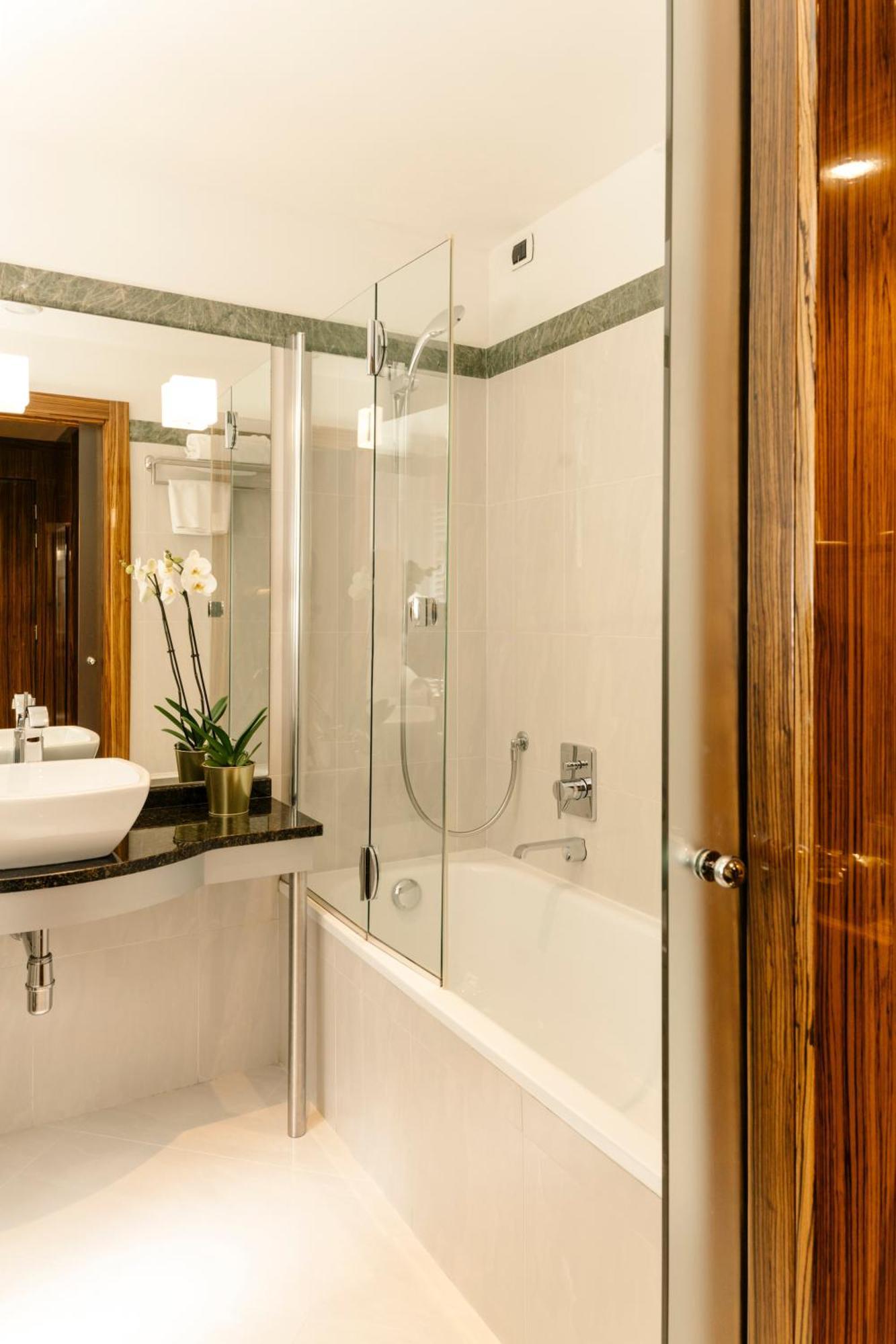 Comfort Double Room Bath