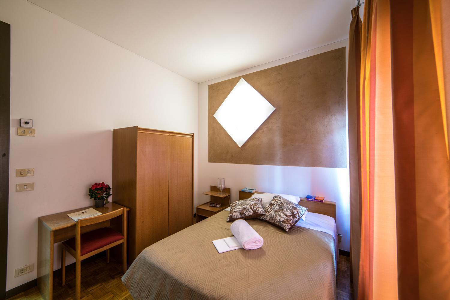 Single Room,1216329301:JPEG