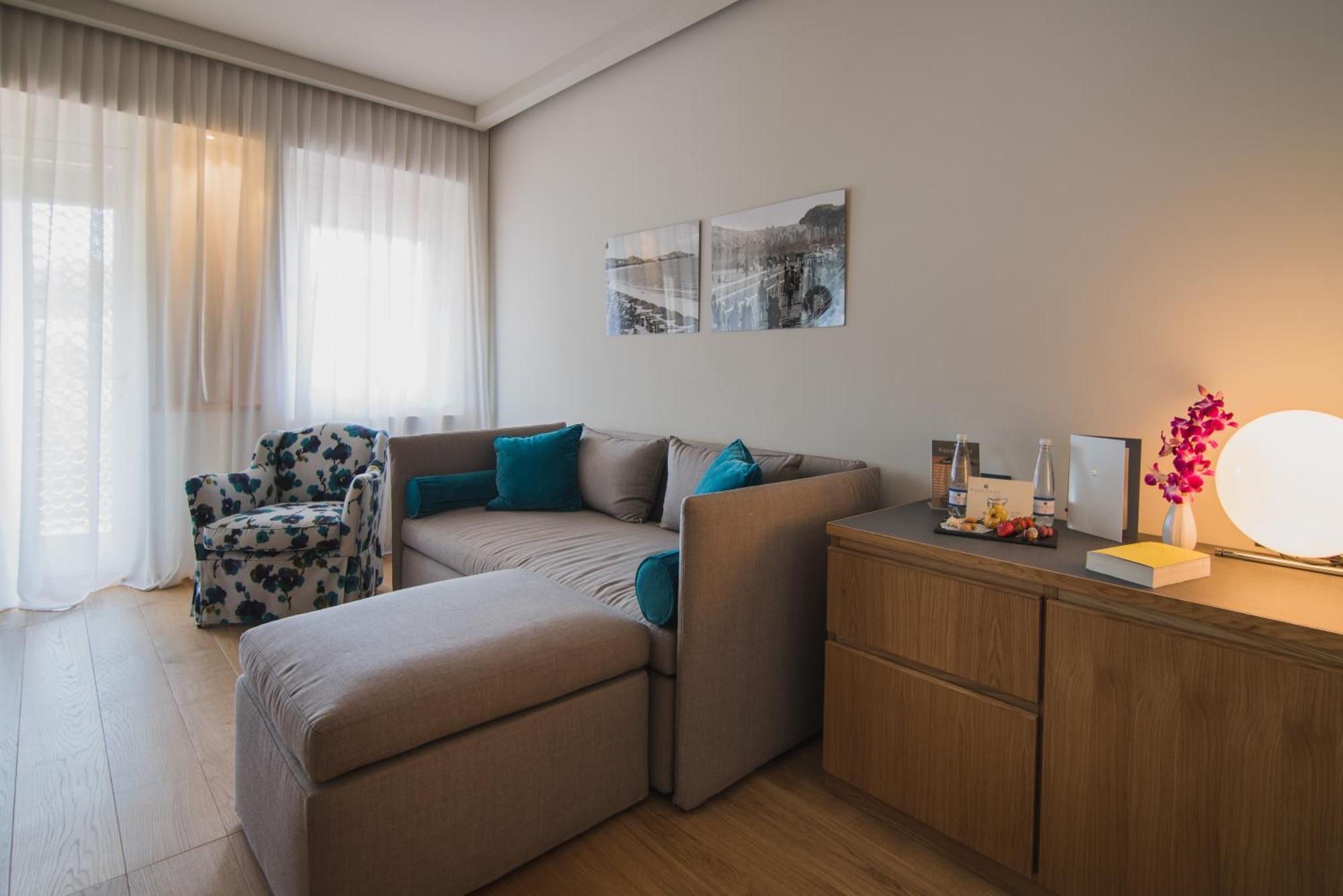 Suite,1216430752:JPEG