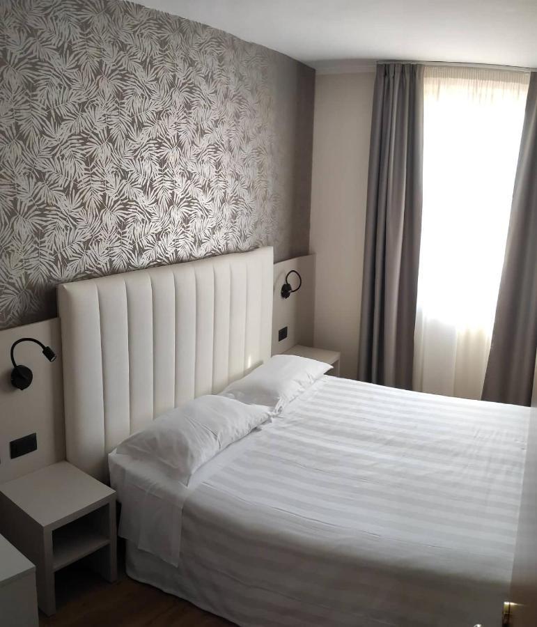 Deluxe Double Room,1238761225:JPEG
