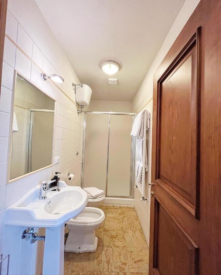 Family Room,1247756560:JPEG