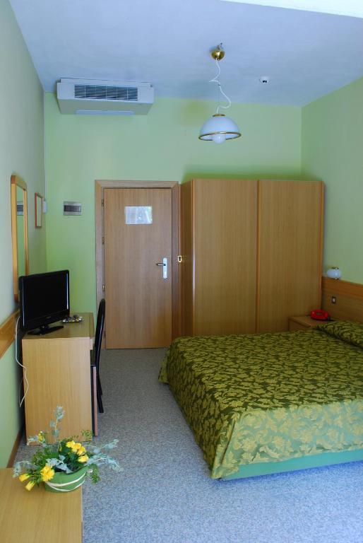 Double or Twin Room,12673442:JPEG