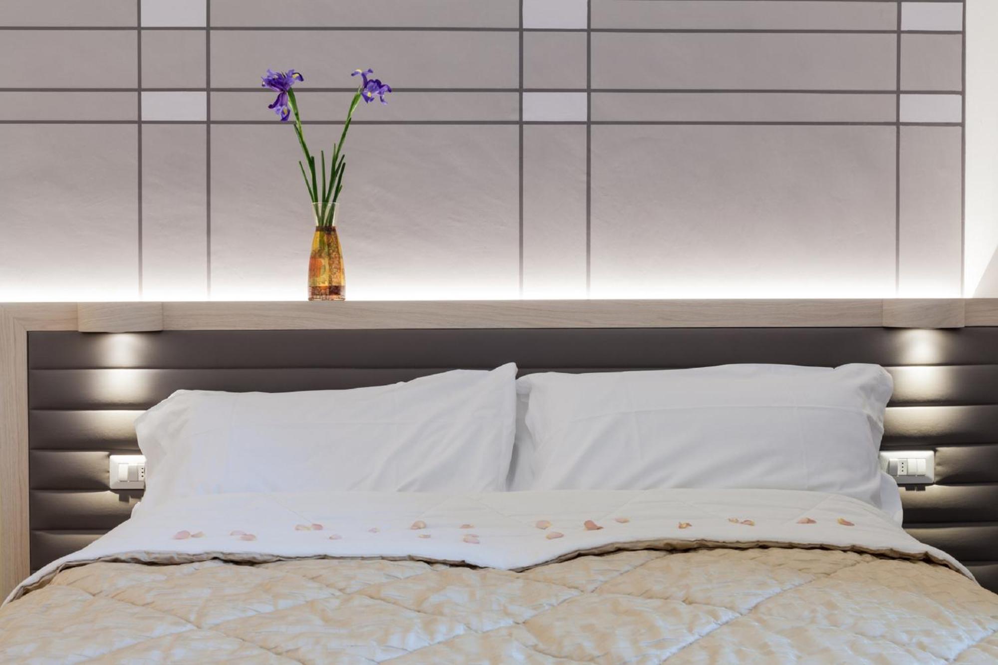 Deluxe One-Bedroom Suite