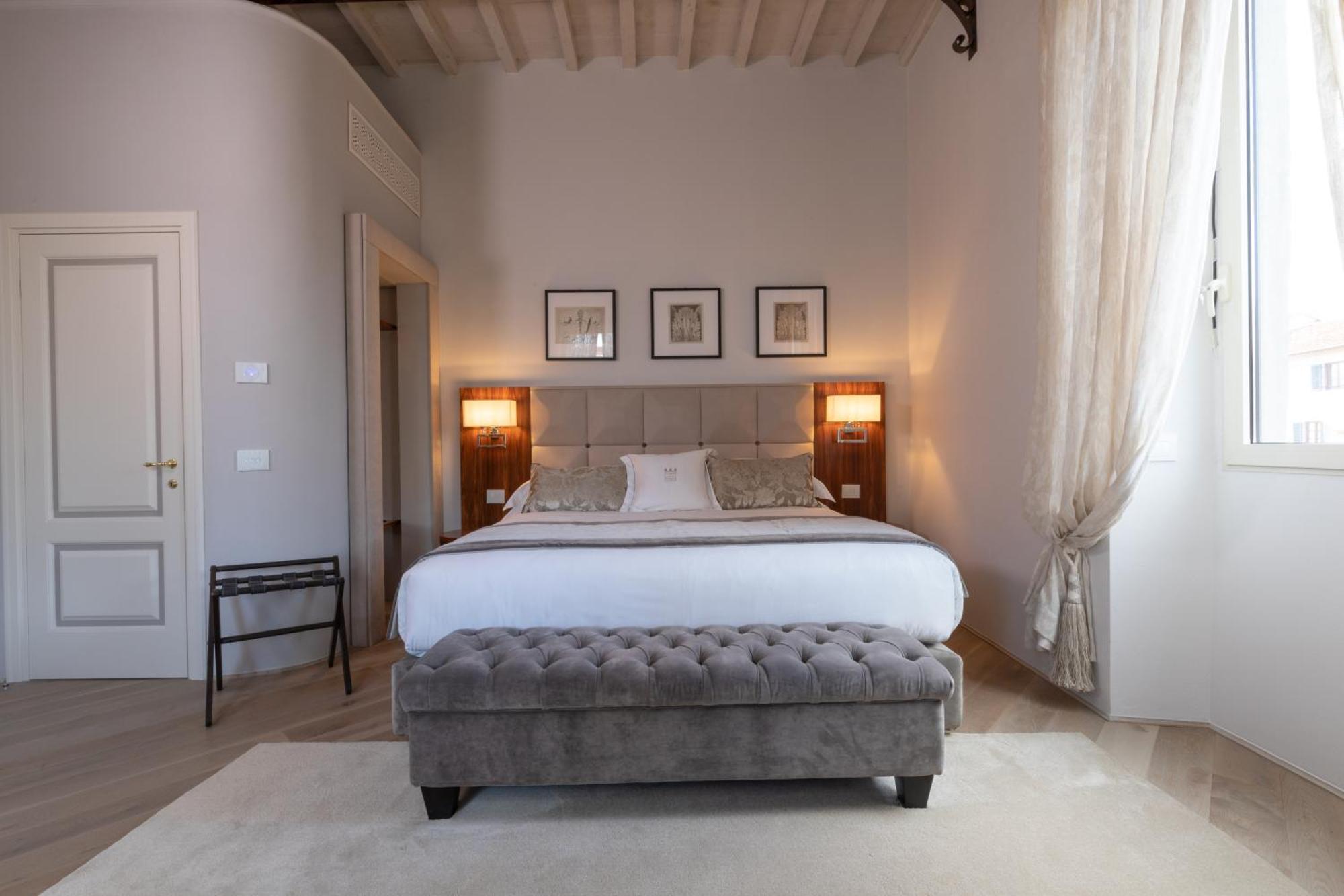 Raffaello Deluxe Suite Duomo View Spa Bath,1284704143:JPEG
