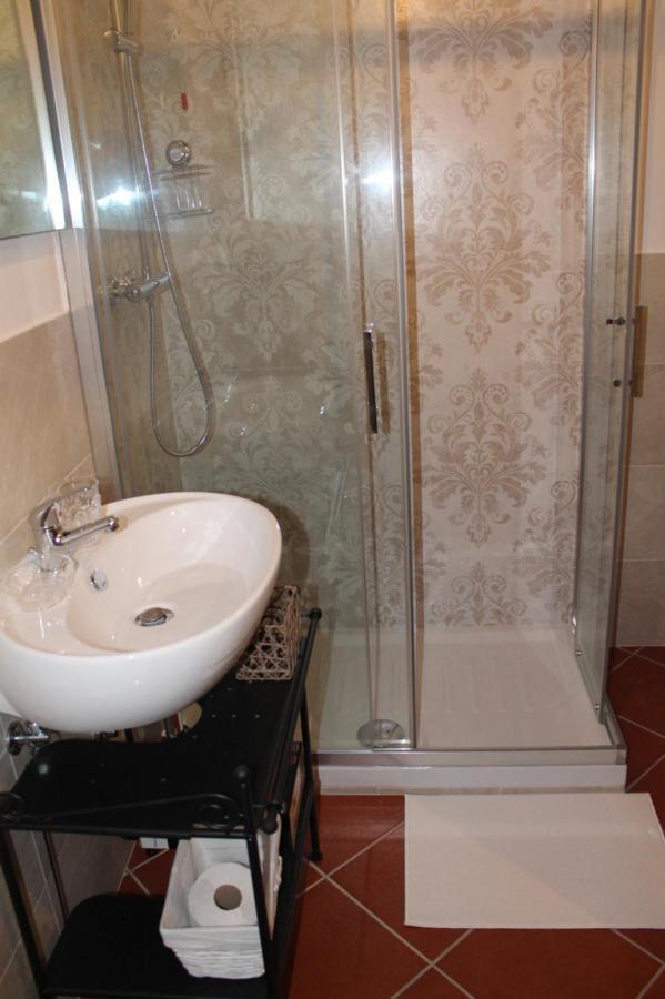 Double Room,1297430824:JPEG
