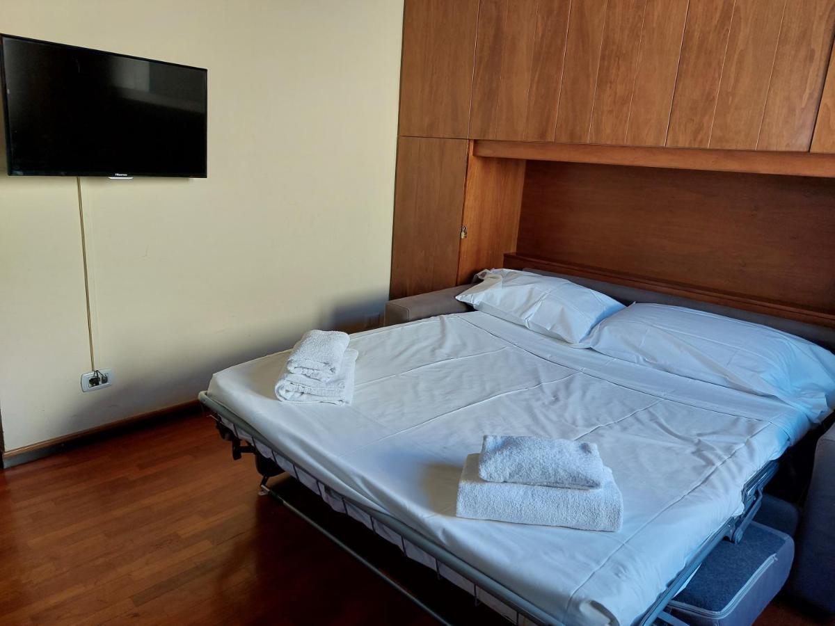One-Bedroom Apartment,1305222184:JPEG