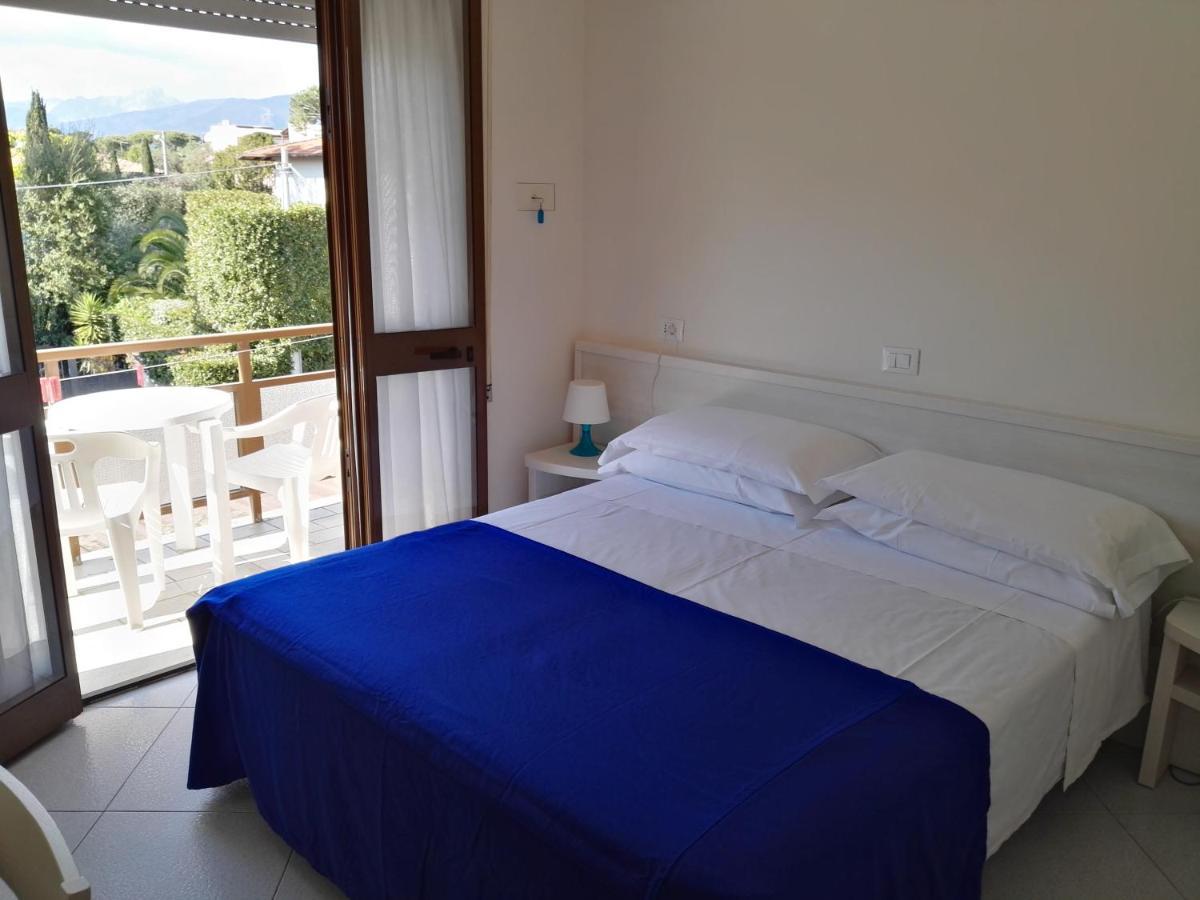 Small Double Room,700645051:JPEG