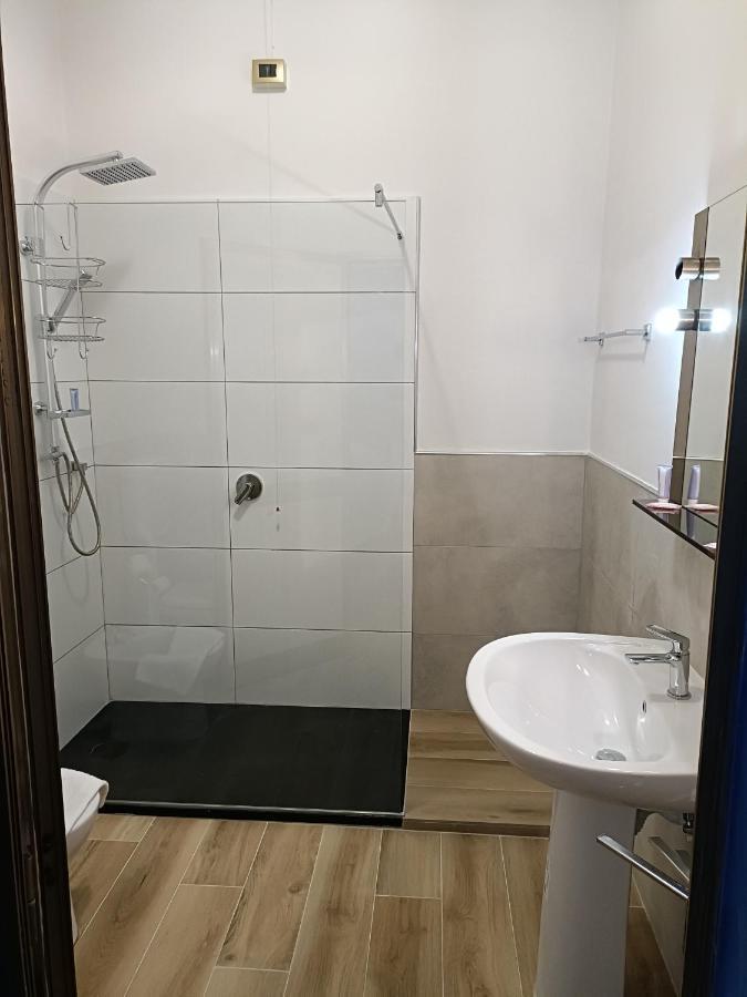 Large Double Room,1381604693:JPEG