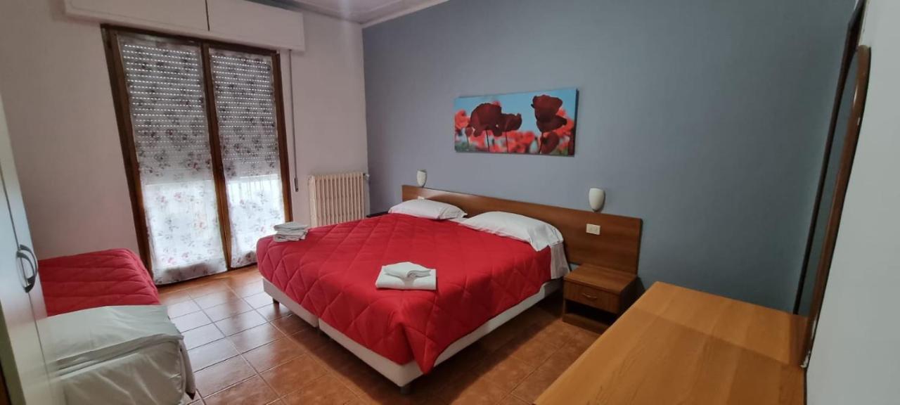 Economy Triple Room,1323566887:JPEG