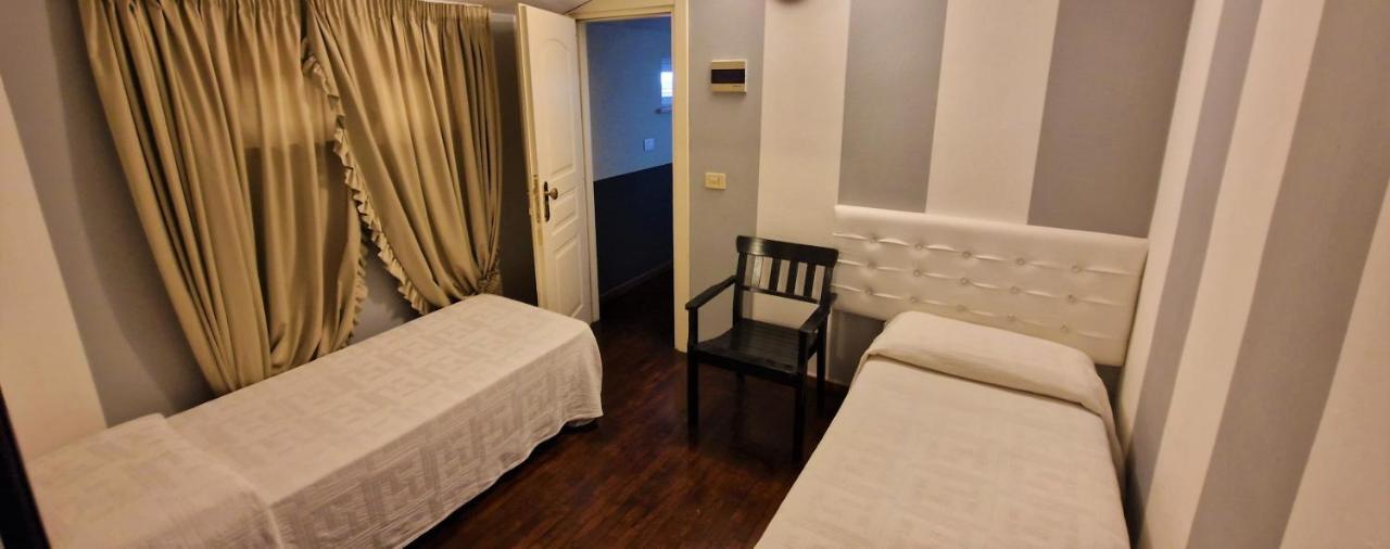 Quadruple Room,1341345497:JPEG