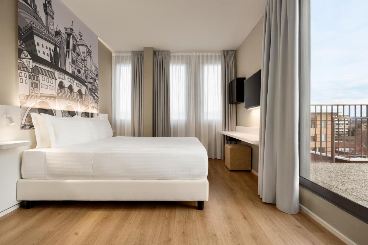 1 Queen Bed Standard Non-Smoking