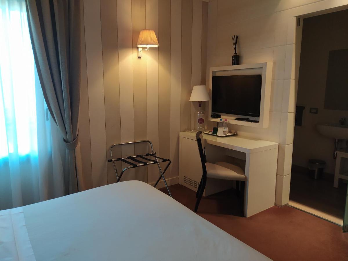 Double Room,1367760707:JPEG