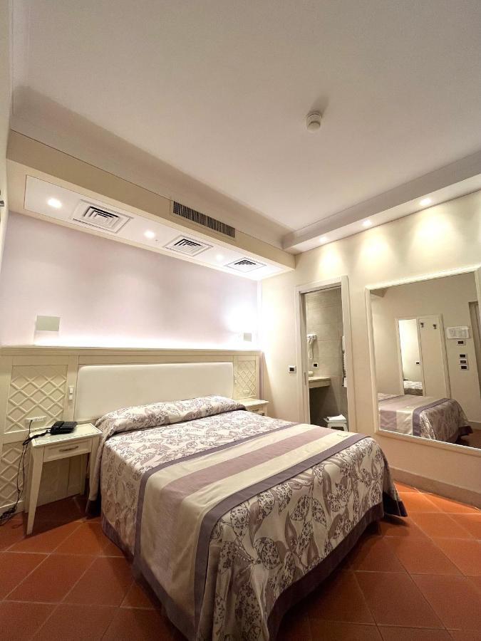 Small Double Room,1380897071:JPEG