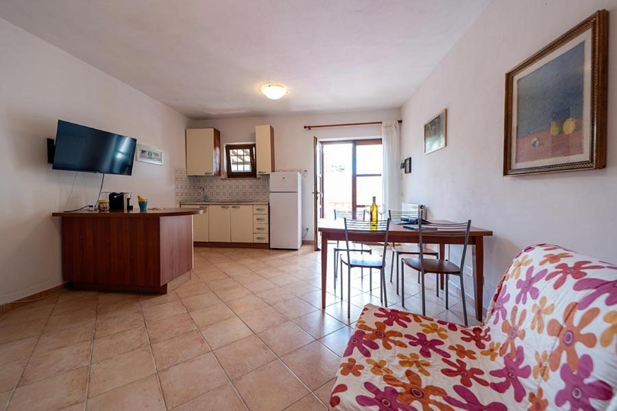 One-Bedroom Apartment,1404325463:JPEG