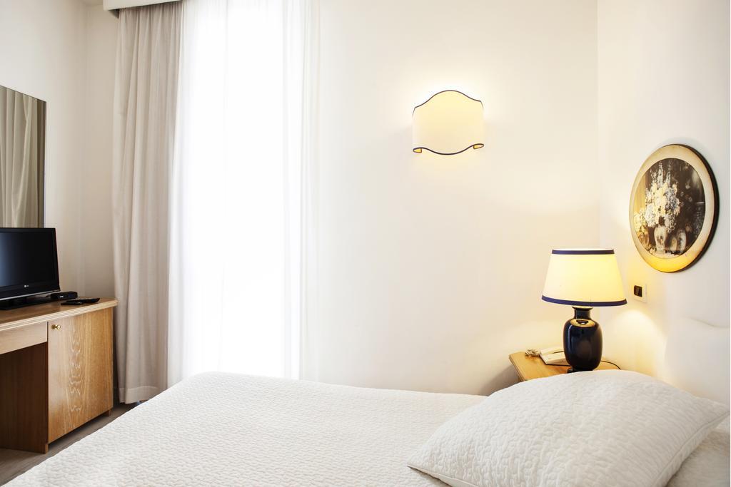 Single Room,141184191:JPEG