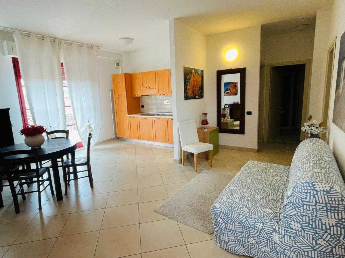 Two-Bedroom Apartment,1411457498:JPEG