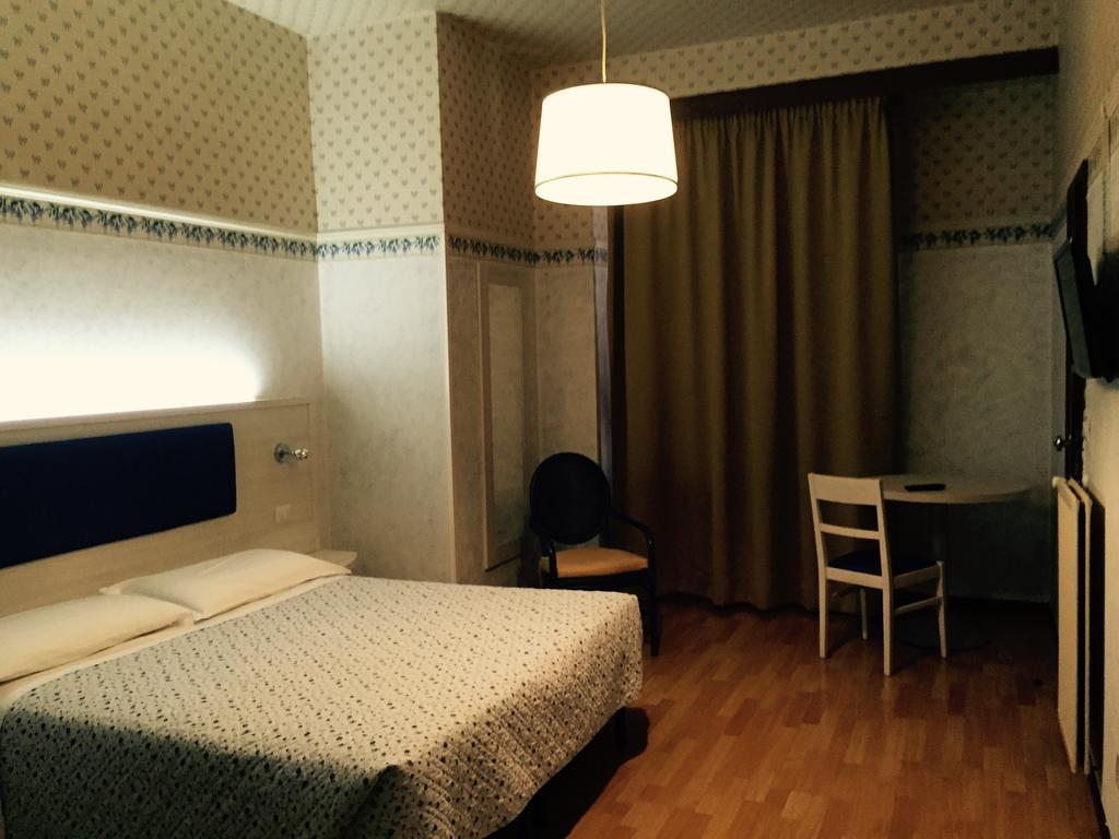 Double or Twin Room,942534092:JPEG