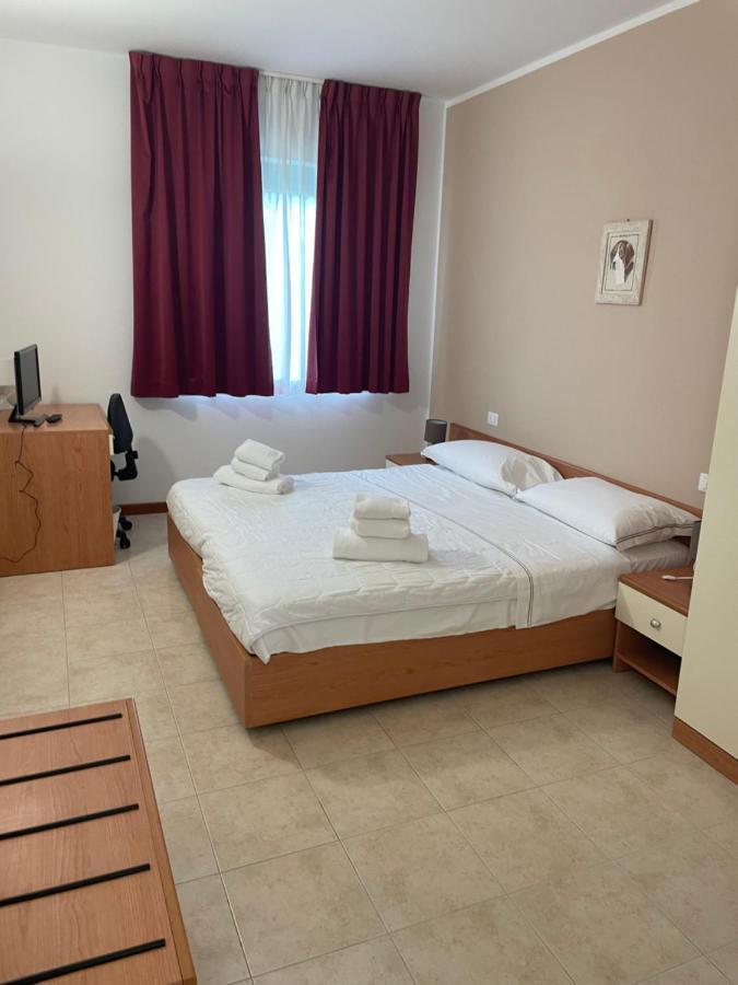 Standard Double Room,1416565455:JPEG