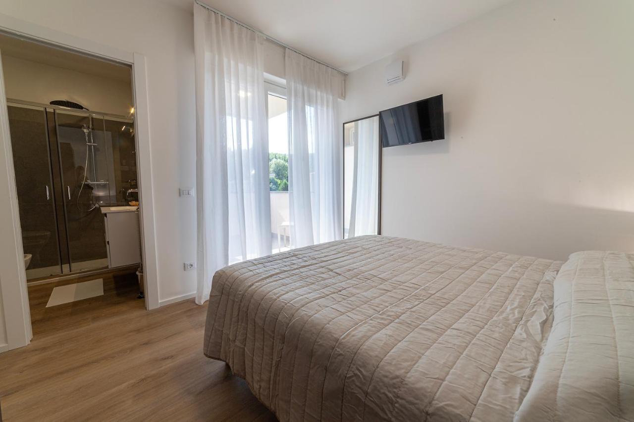 Double Room,1464018937:JPEG