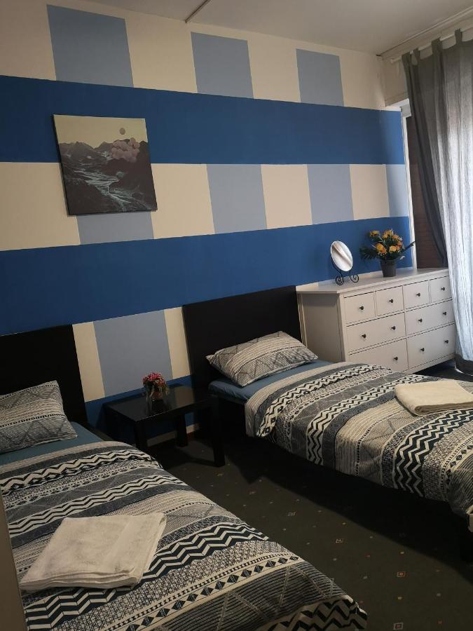 Twin Room,1487899468:JPEG
