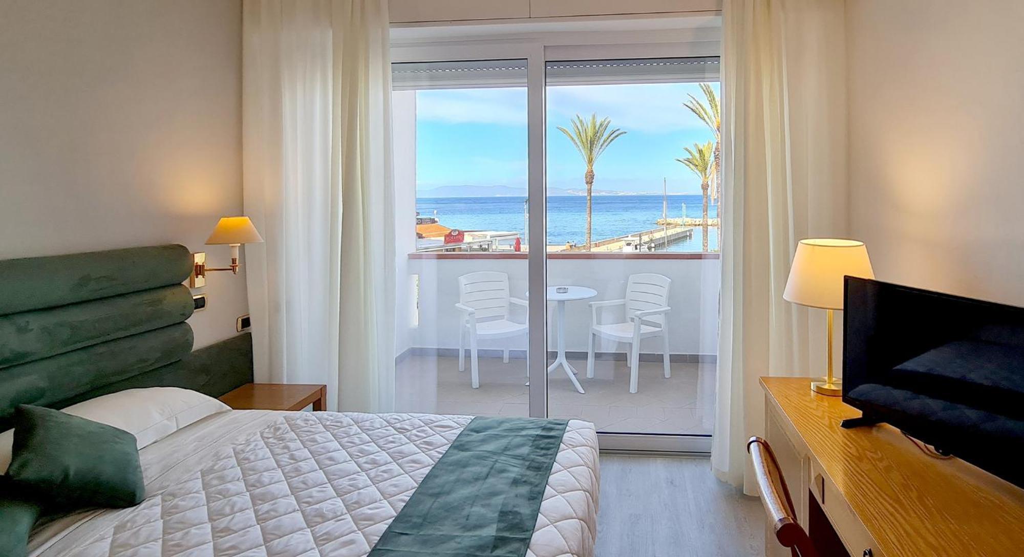 Deluxe Double or Twin Room Sea View,1571649965:JPEG