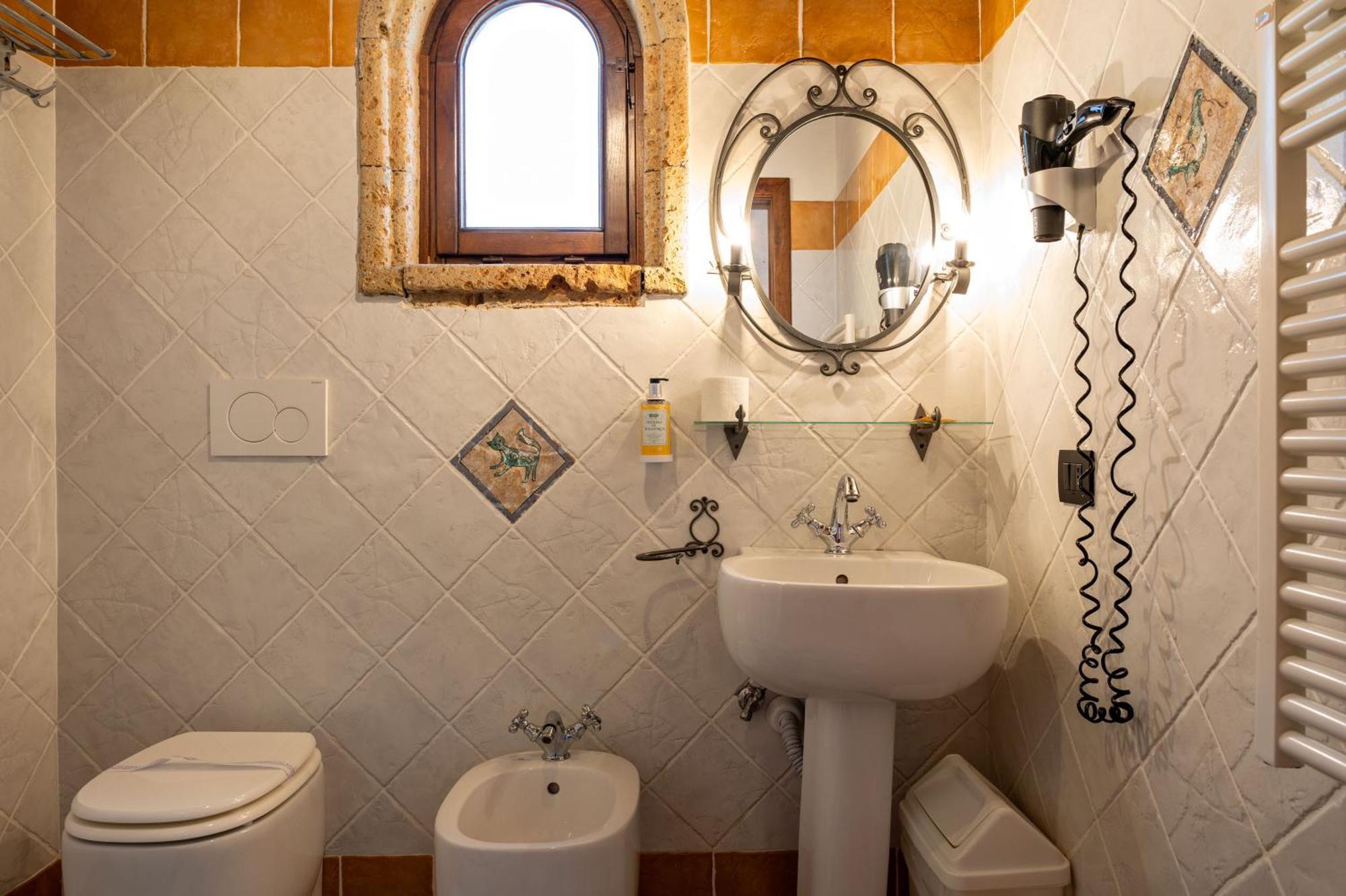 Deluxe Double Room Shower