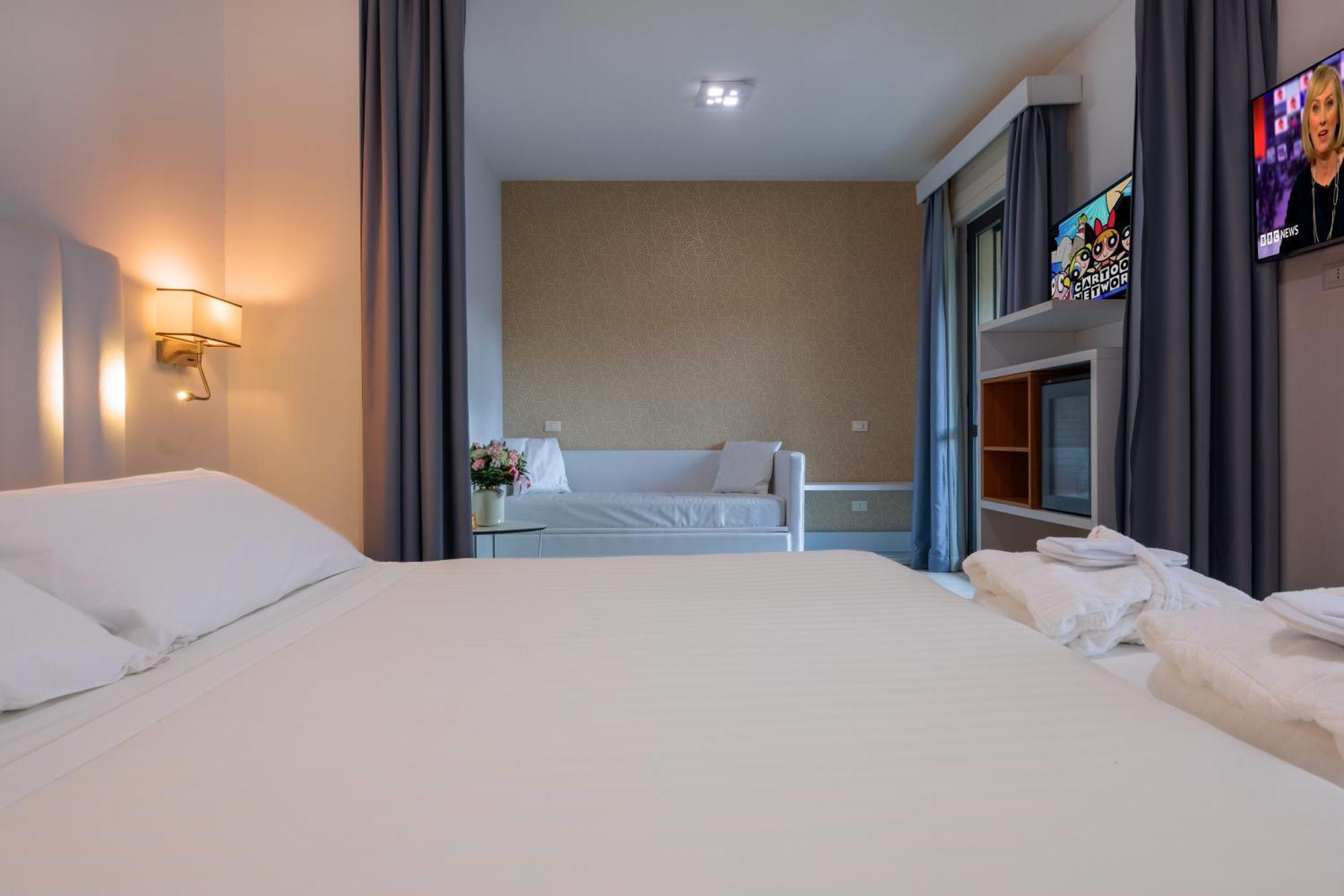 Junior Suite with Balcony,1540480264:JPEG