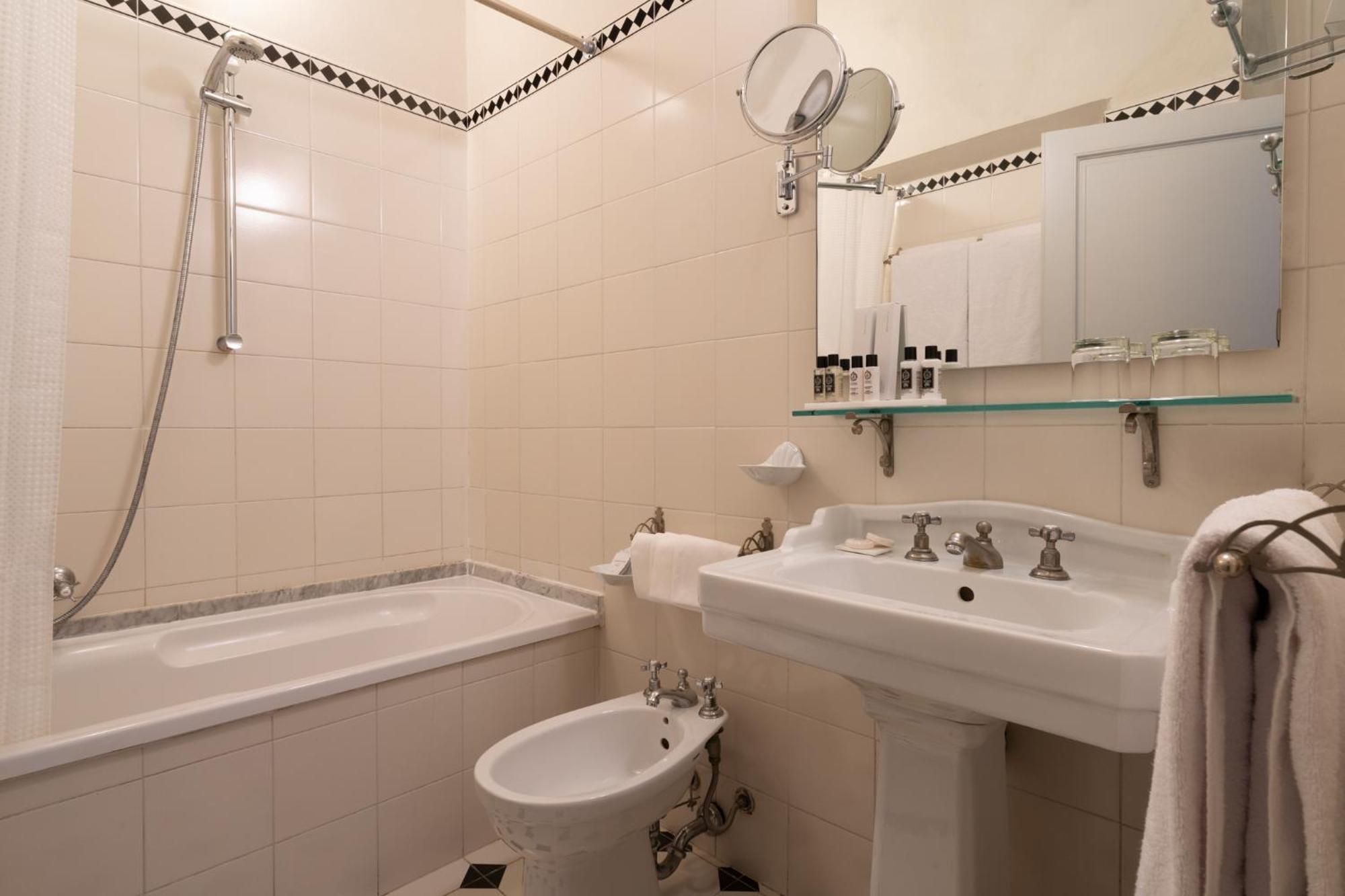 Suite,1549795723:JPEG