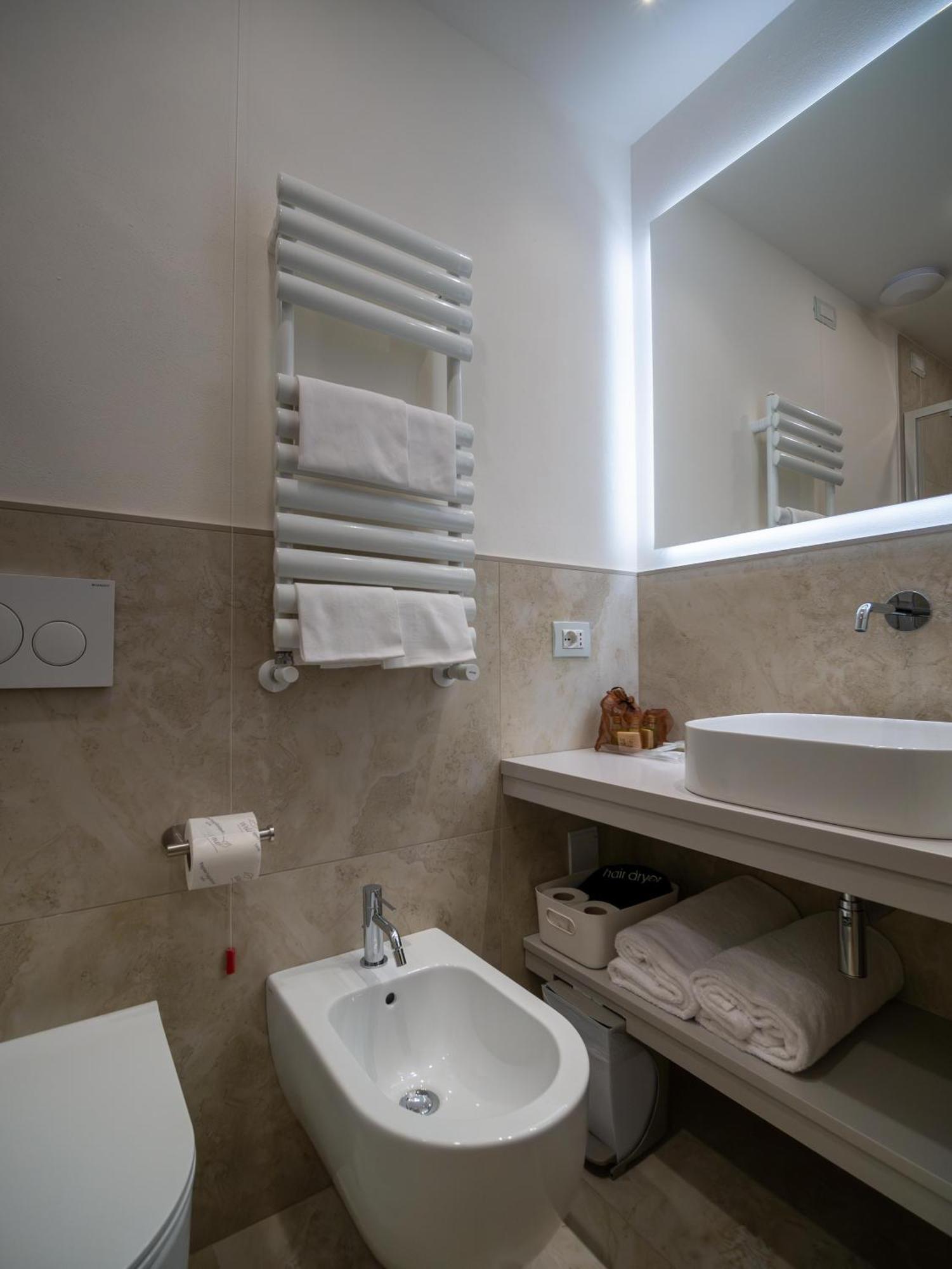 Double or Twin Room,1550083366:JPEG