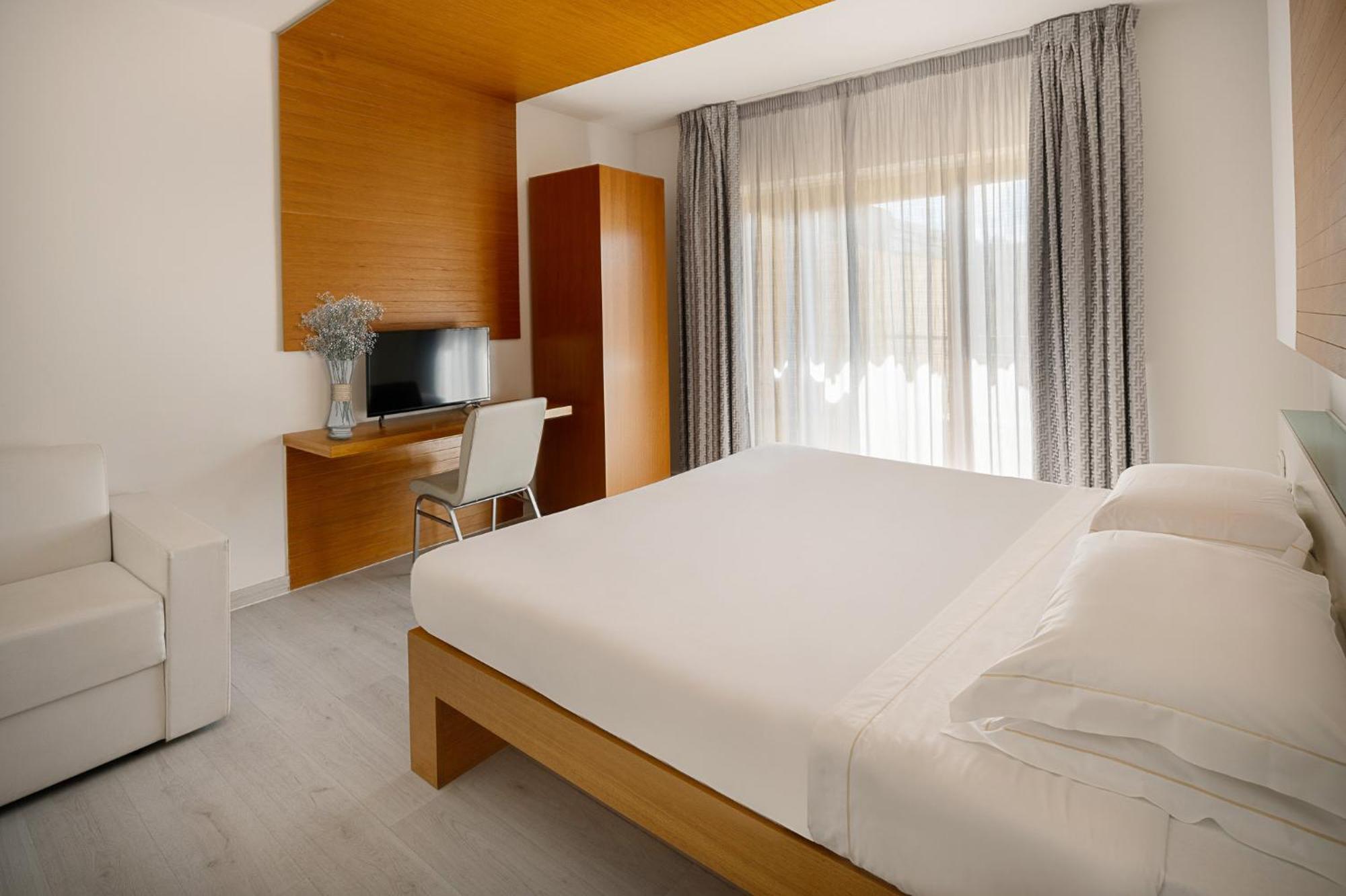 Deluxe Double Room,1538775421:JPEG