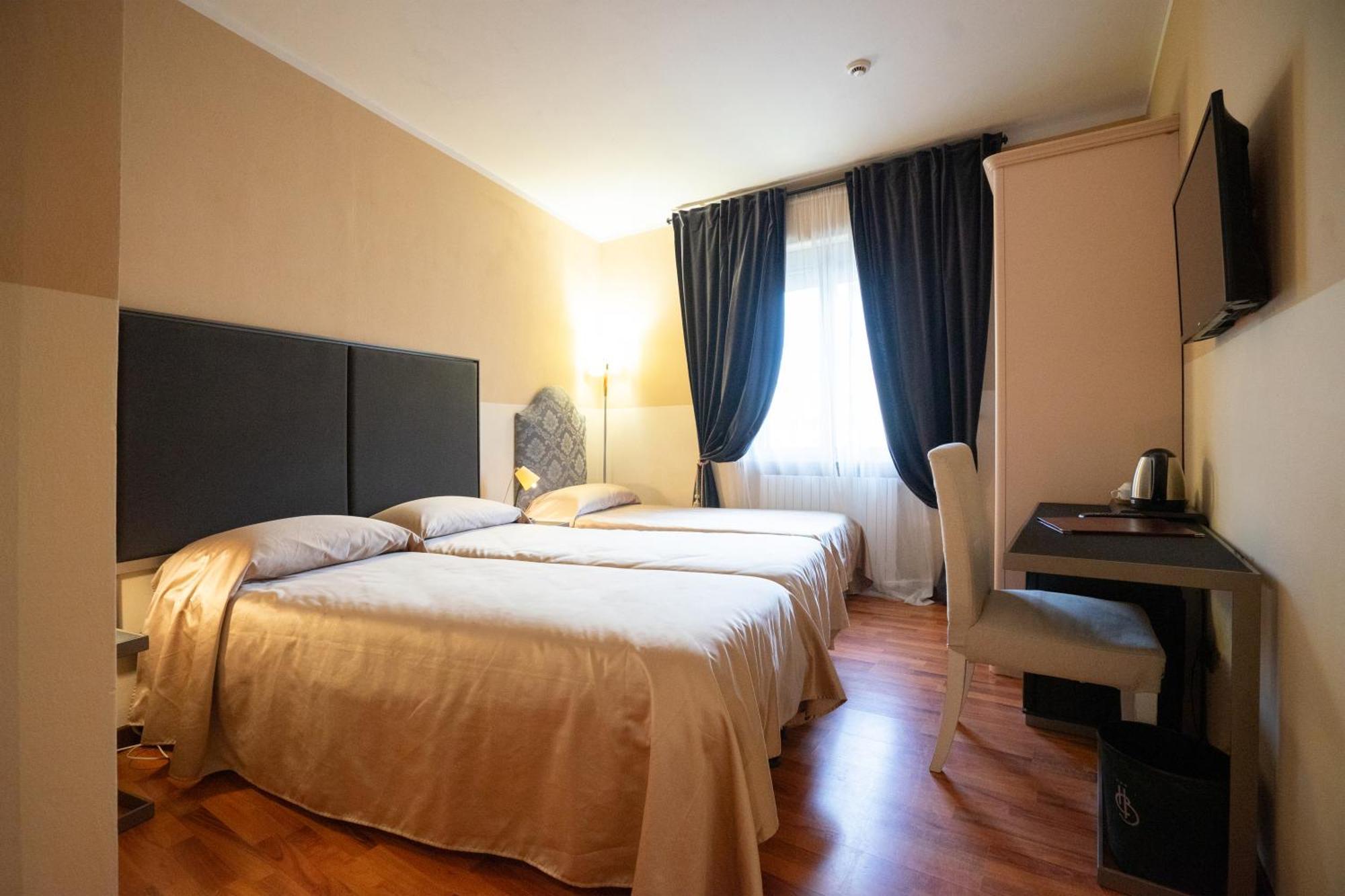 Triple Room,681388578:JPEG