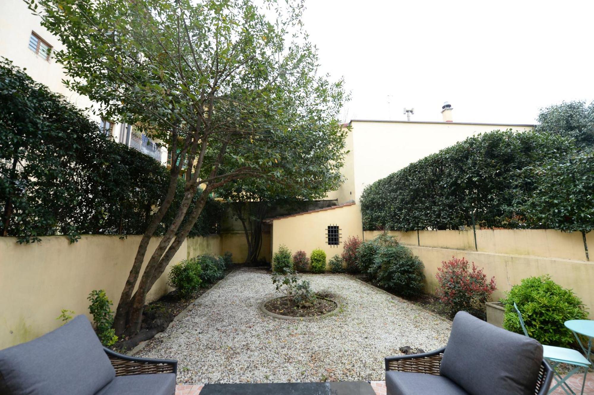 Queen Room Garden View