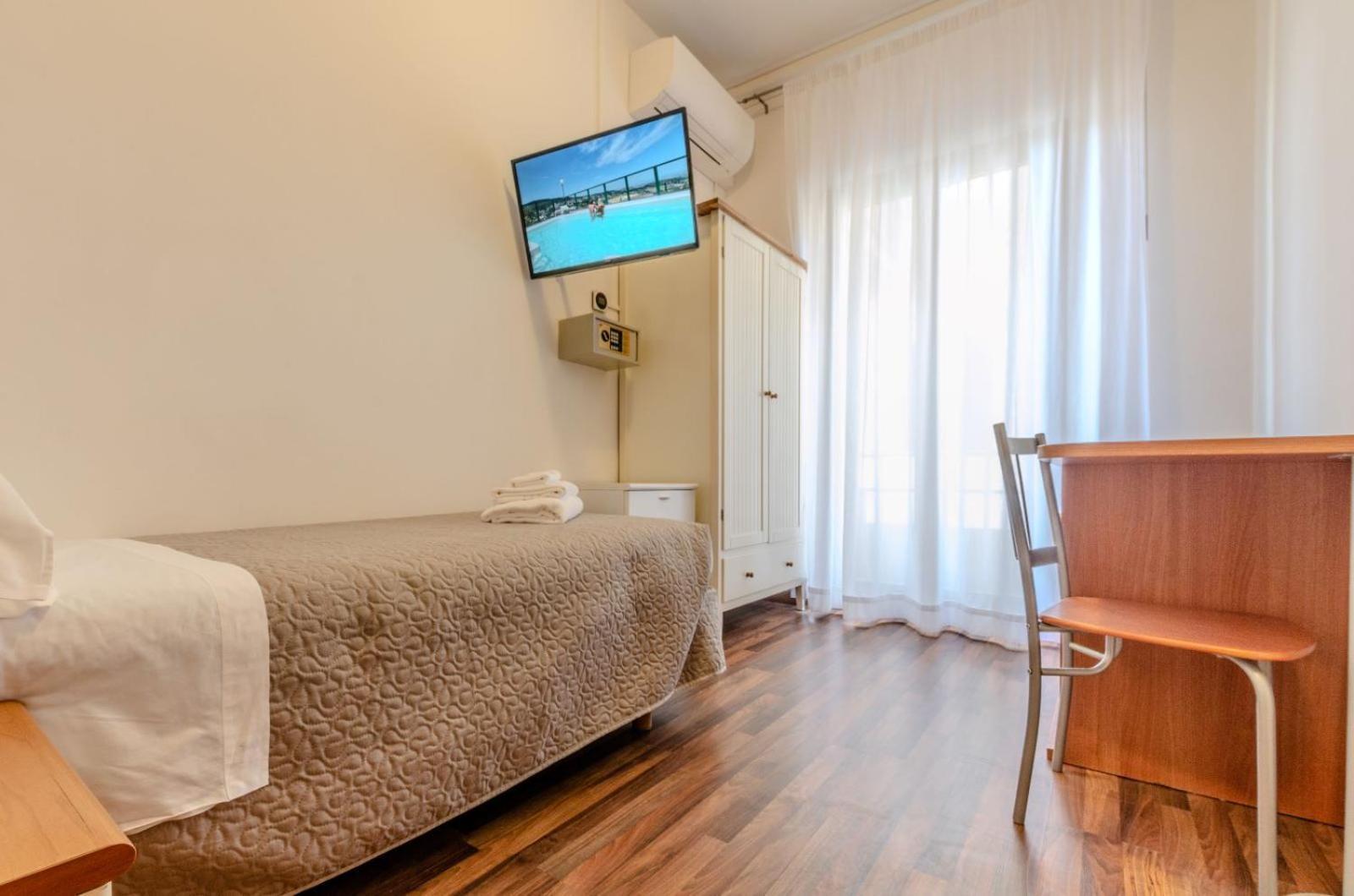 Standard Single Room,1587496587:JPEG