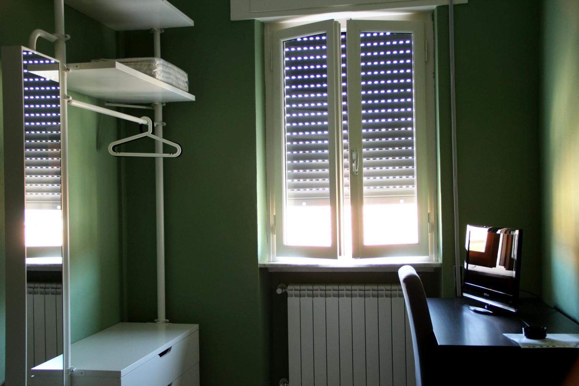 Single Room Private External Bathroom