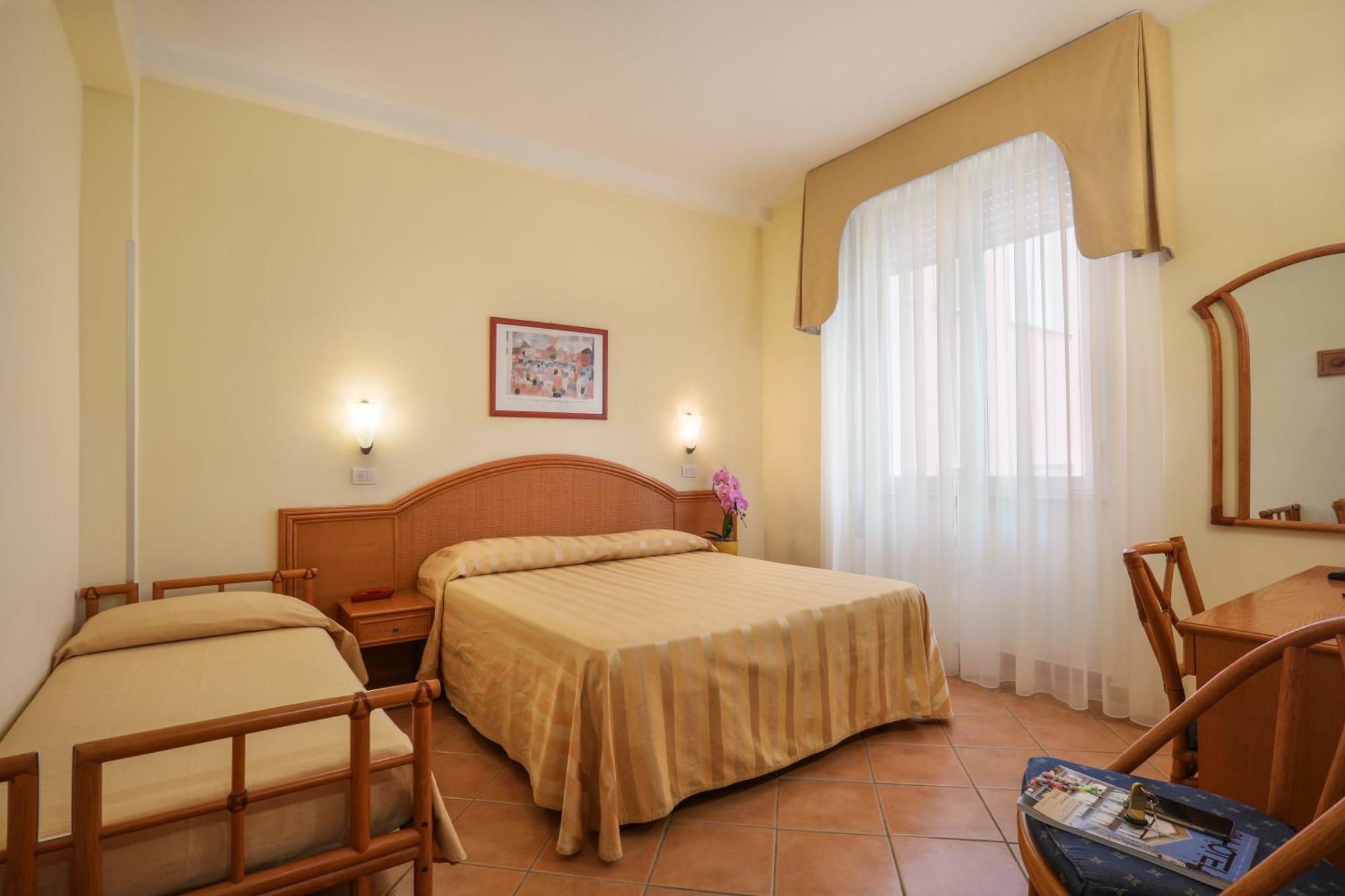 Triple Room,843642233:JPEG