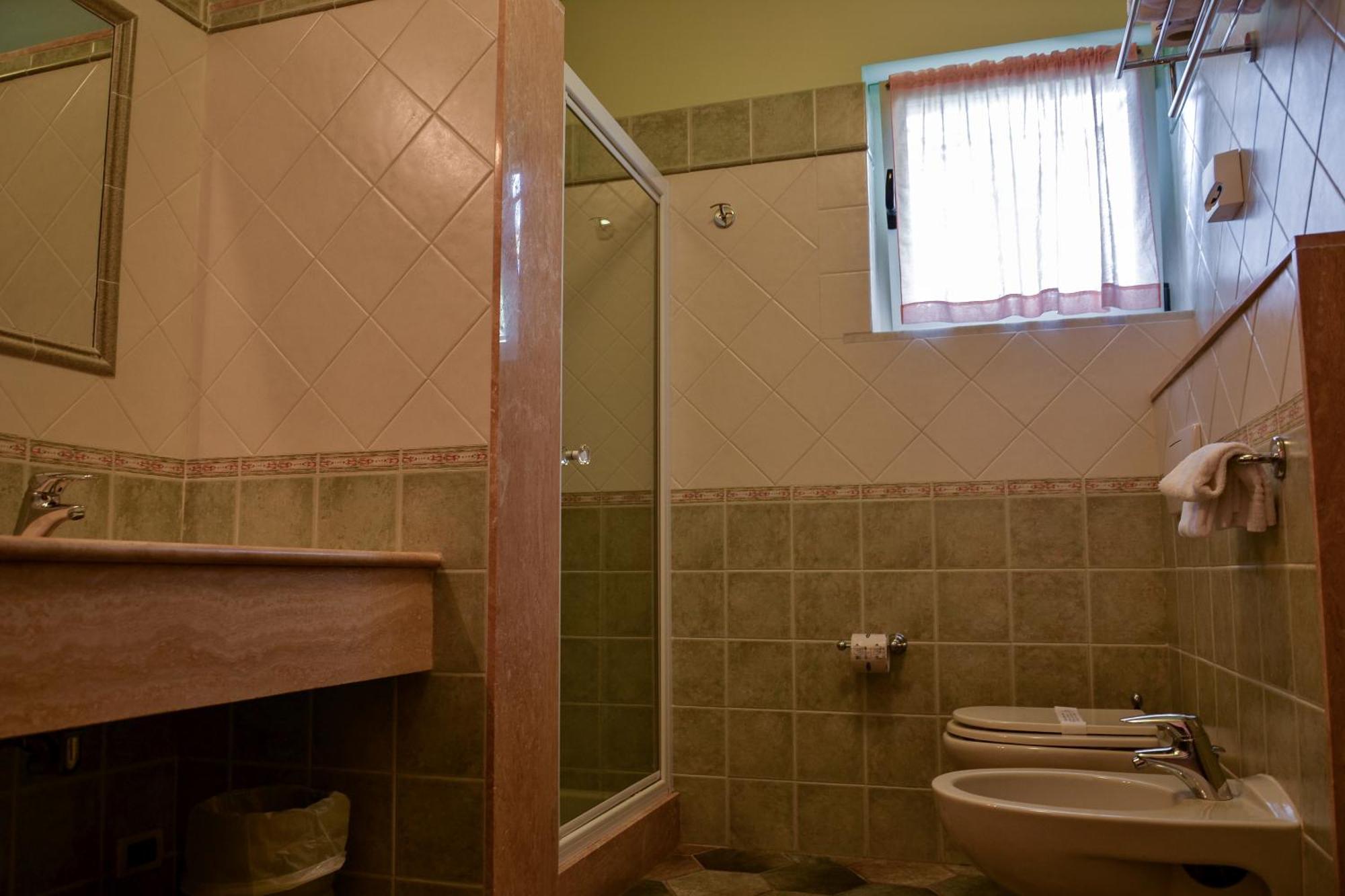 Family Room,1589542989:JPEG