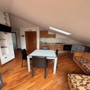 One-Bedroom Apartment Balcony,1590391326:JPEG